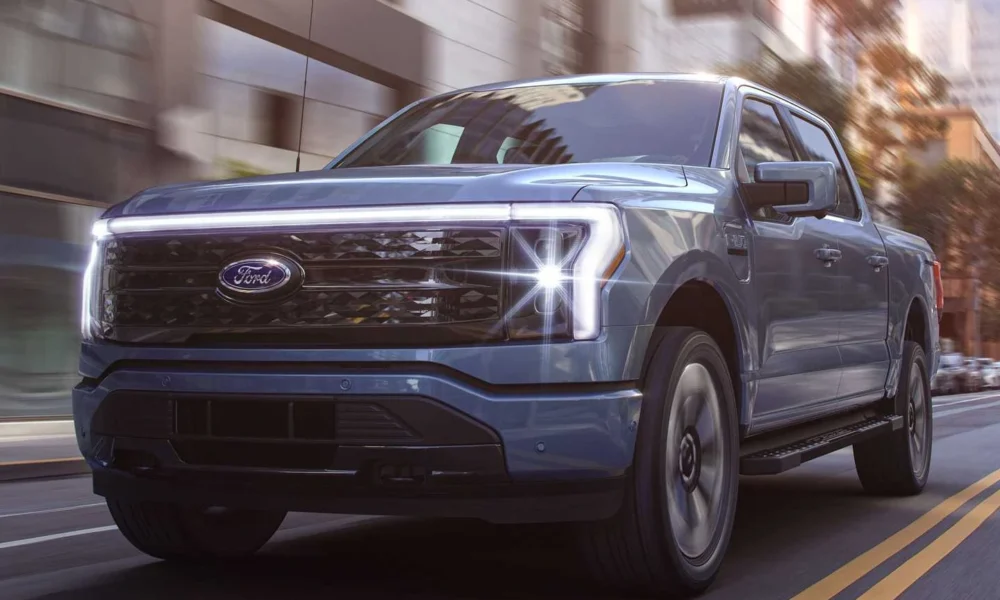 2022 ford f 150 lightning front view