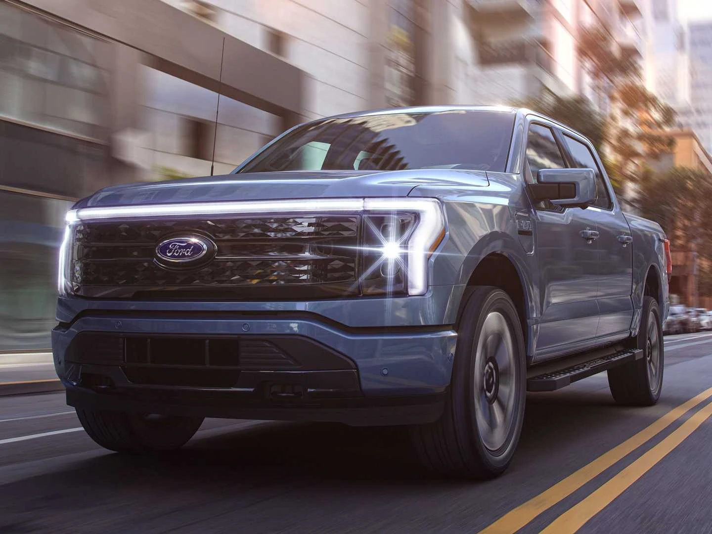 2022 ford f 150 lightning front view