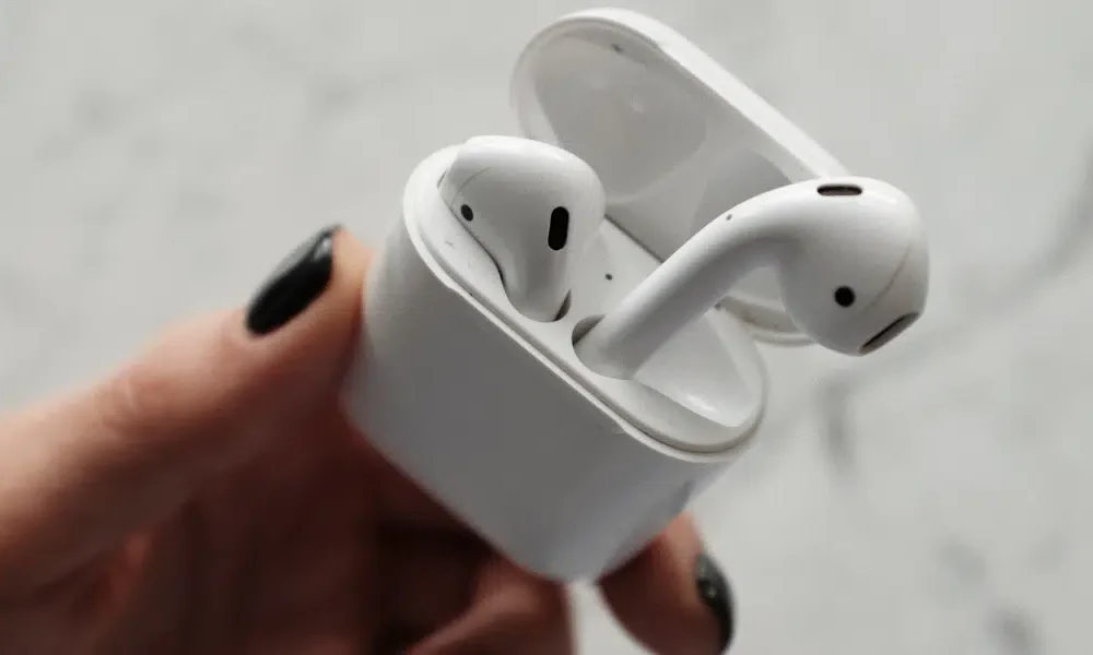 كيفية إصلاح مشكلة تعطّل الميكروفون في سماعات AirPods 1.png