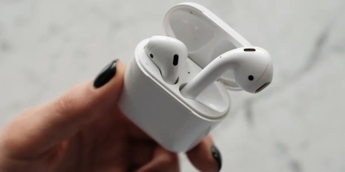 كيفية إصلاح مشكلة تعطّل الميكروفون في سماعات AirPods 1.png