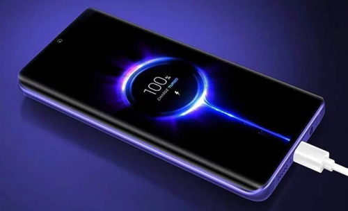 شاحن Realme يملأ بطارية الهاتف في 5 دقائق