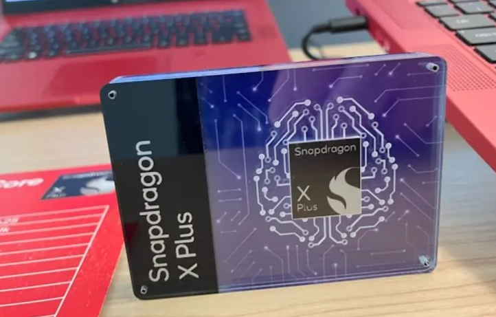 كوالكوم تكشف عن Snapdragon X Plus بثماني أنوية مع تقنيات ذكاء اصطناعي متقدمة