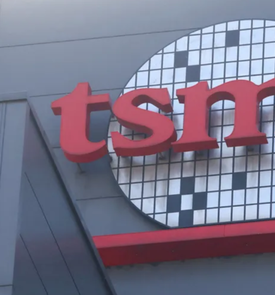 TSMC تنفي شائعات الاستحواذ على مصانع إنتل وتؤكد استراتيجيتها المستقلة