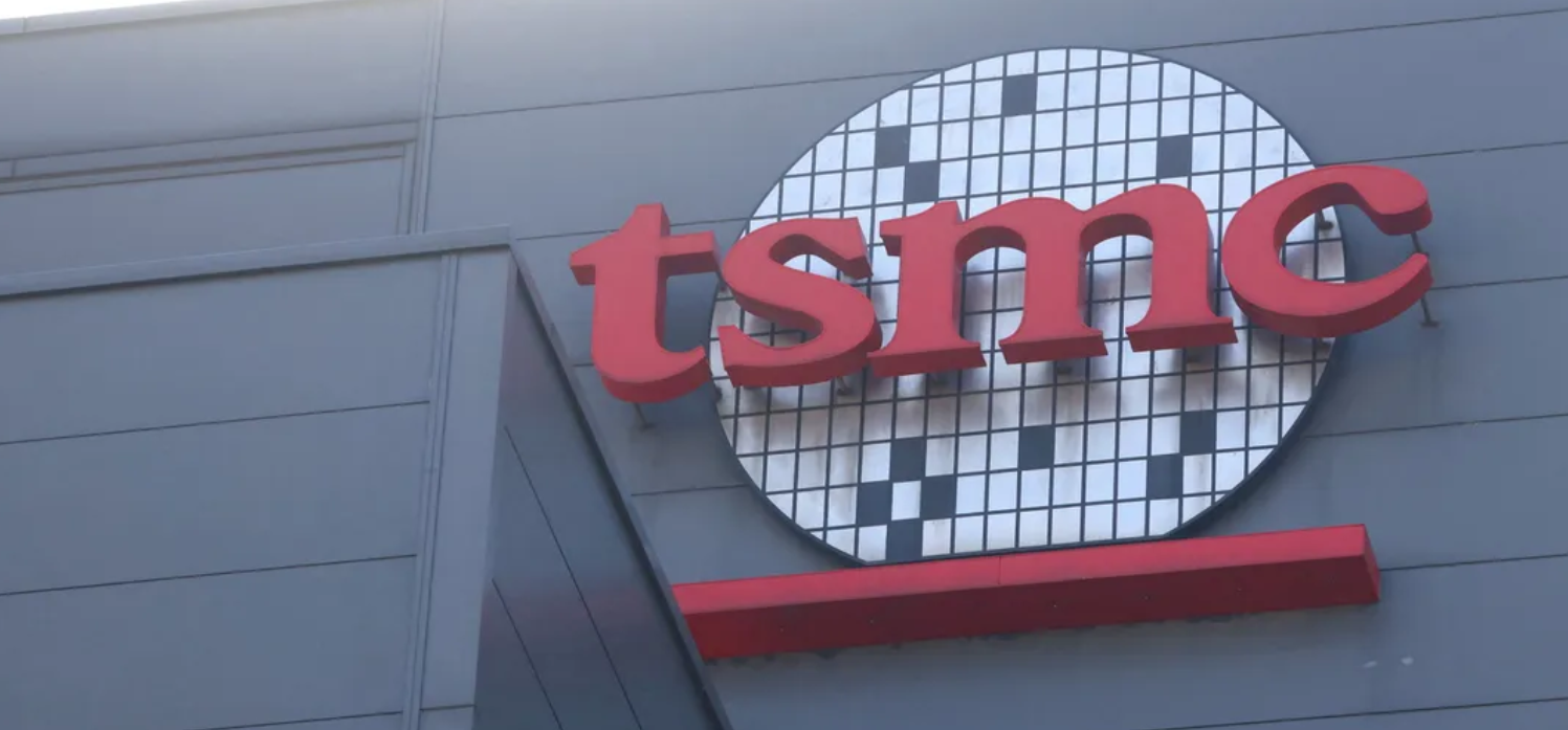 TSMC تنفي شائعات الاستحواذ على مصانع إنتل وتؤكد استراتيجيتها المستقلة