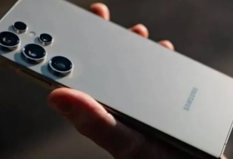 سامسونج تتحدى آبل بهاتف جديد نحيف هل تنافس سلسلة Galaxy S25 Slim آيفون المنتظر