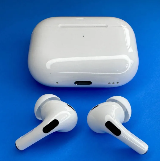آبل تطور ميزة الترجمة الفورية لسماعات AirPods