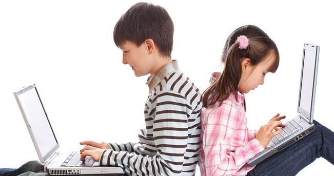 الأطفال والإنترنت مخاطر متزايدة تستدعي حلولًا فورية