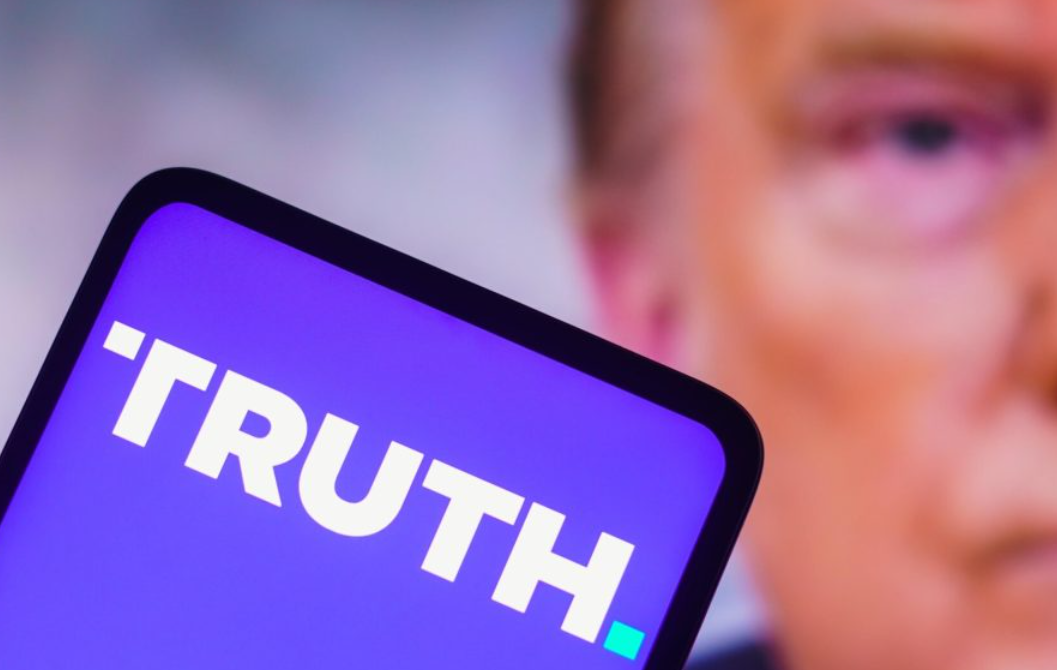Truth منصة بث ترامب التي تتحول إلى ملاذ لنظريات المؤامرة الغريبة