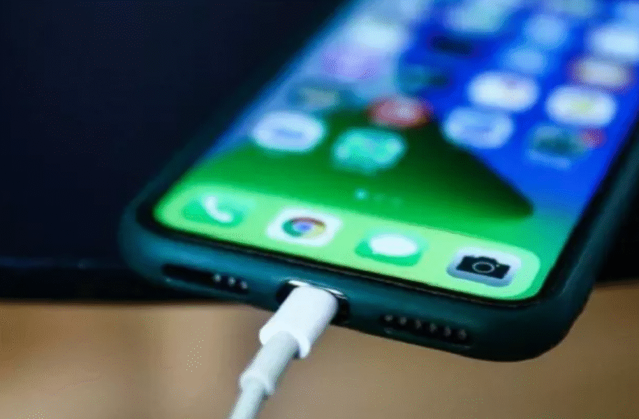 آبل تعزّز بطاريات آيفون بالذكاء الاصطناعي في نظام iOS 19 المرتقب