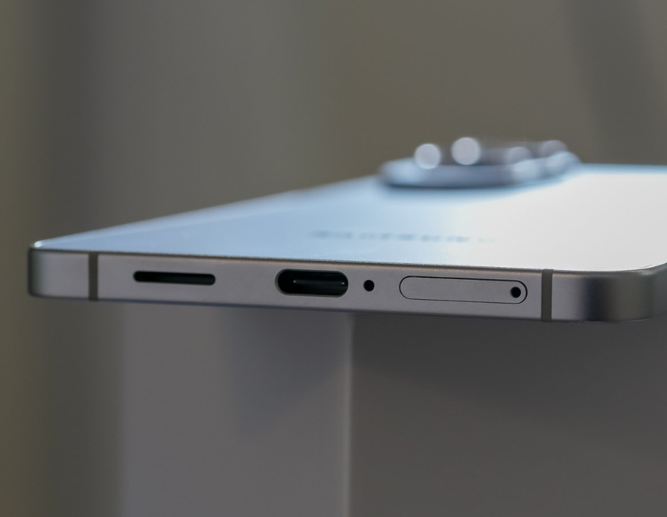 بطارية صغيرة ومبيعات متواضعة هل خيّب Galaxy S25 Edge آمال سامسونغ