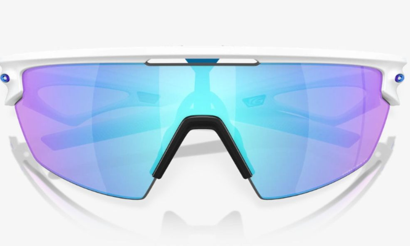 ميتا تكشف عن نظارات Oakley Meta الذكية شراكة رياضية مدعومة بالذكاء الاصطناعي