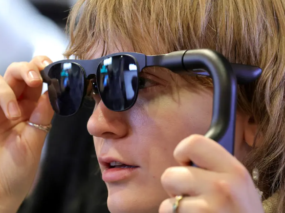 Xreal الصينية تشعل المنافسة مع آبل نظارات واقع معزز مدعومة بالذكاء الاصطناعي وأندرويد