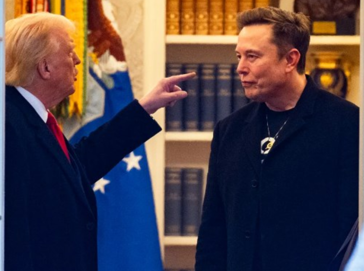 ترامب يصعّد ضد إيلون ماسك تهديد بالترحيل وتلميحات بقطع الدعم الفيدرالي