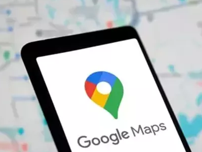 خرائط غوغل تُضلّ سائقًا في الهند وتُسقط السيارة في مجرى مائي