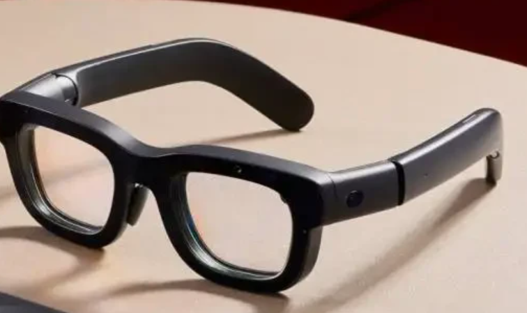 نظارة Utrack الجديدة مزيج مبتكر من الواقع المعزز والتصوير الحراري بقدرات متعددة الاستخدامات