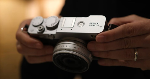 Fujifilm تعلن رسميًا عن إطلاق كاميرا X-E5 بتصميم كلاسيكي وإمكانات احترافية
