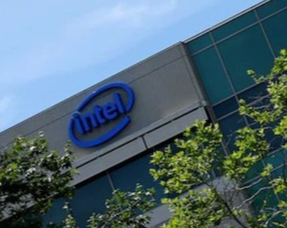 الولايات المتحدة تدرس شراء حصة في إنتل لإنقاذها من أزمتها المالية