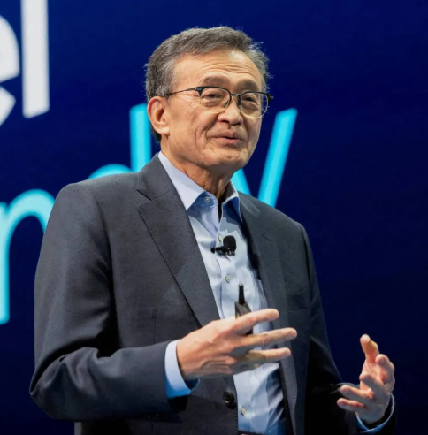 ترامب يطالب بإقالة الرئيس التنفيذي لإنتل وسط مخاوف أمنية متعلقة بالصين