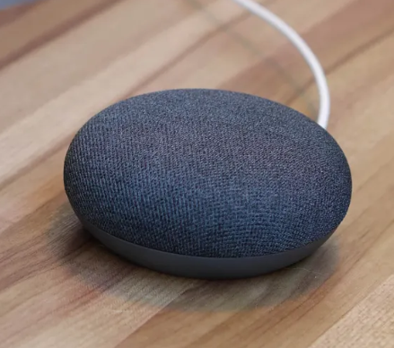 جوجل تُعيد تسمية أصوات Gemini الجديدة على أجهزة Nest استعدادًا لمرحلة ما بعد Google Assistant