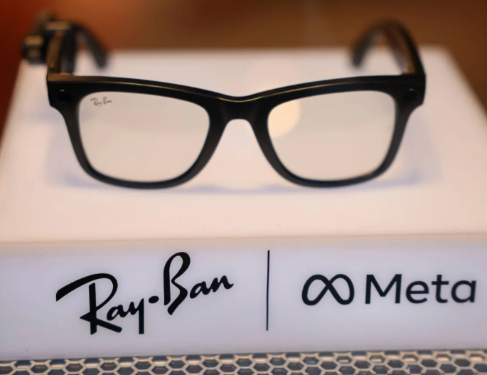 هالو نظارة ذكية تتعرف على الوجوه وتتذكر المحادثات