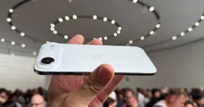 أصغر بطارية في تاريخ آيفون سر قوة iPhone Air الجديد 32 أصغر بطارية في تاريخ آيفون سر قوة iPhone Air الجديد