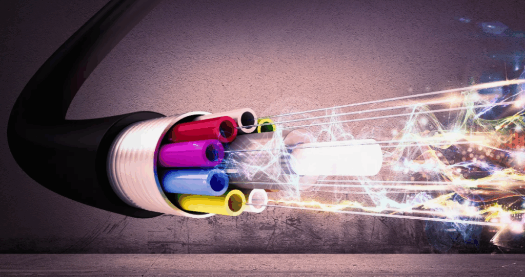 تصميم جديد للألياف الضوئية يبشّر بسرعة إنترنت قياسية وتكلفة أقل