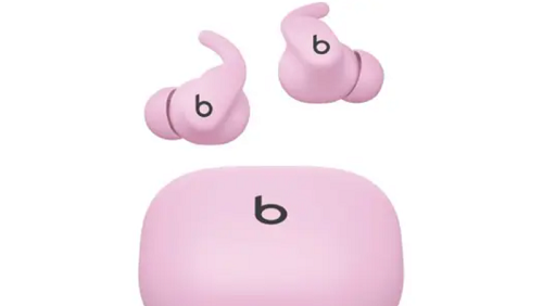 سماعات جديدة من أبل تسريبات تكشف عن Powerbeats Fit وتأجيل AirPods Pro 3