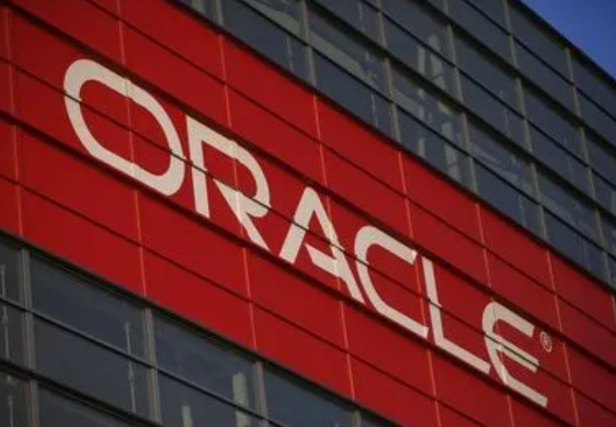 أوراكل تفاوض ميتا على صفقة سحابية بـ 20 مليار دولار لدعم الذكاء الاصطناعي