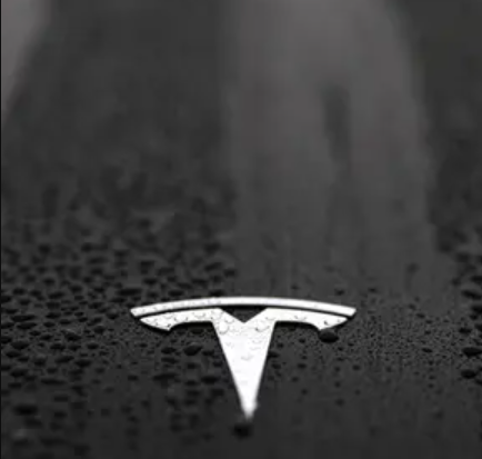 حصة تسلا السوقية في أميركا تهبط إلى أدنى مستوى منذ 2017