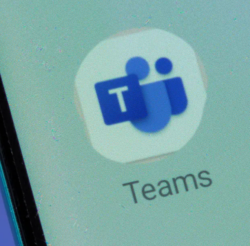 مايكروسوفت تُضيف ميزة لتطبيق تيمز تكشف مواقع الموظفين خارج المكتب