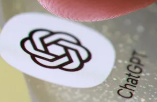 آيفون 2027 تصميم ثوري بكاميرا مخفية وشاشة بلا حواف 6