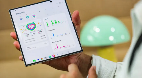 اختبار متانة قاسي يكشف نقاط ضعف هاتف Galaxy Z TriFold أمام Galaxy Z Fold 7 32 اختبار متانة قاسي يكشف نقاط ضعف هاتف Galaxy Z TriFold أمام Galaxy Z Fold 7
