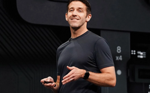 من يقود أبل بعد تيم كوك جون تيرنوس يتقدم قائمة المرشحين بقوة