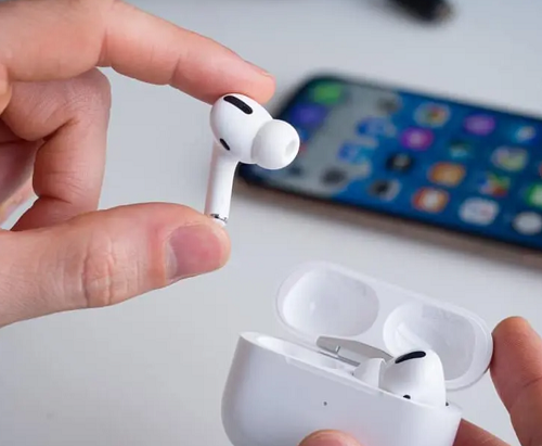5 تقنيات ذكية تجعل سماعات AirPods معيار التفوق في عالم السماعات اللاسلكية