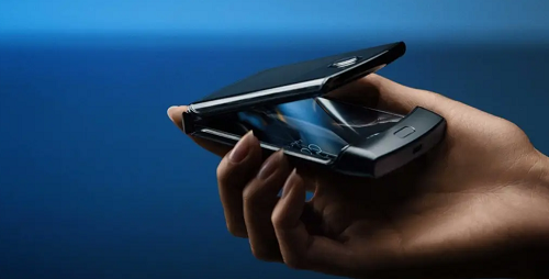 موتورولا تكشف رسميًا عن سعر Razr Fold هاتف فاخر بسقف طموح 32 موتورولا تكشف رسميًا عن سعر Razr Fold هاتف فاخر بسقف طموح