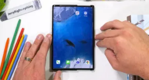 هاتف LG Rollable يكشف أسراره الداخلية ويعيد إحياء ابتكار سابق لعصره