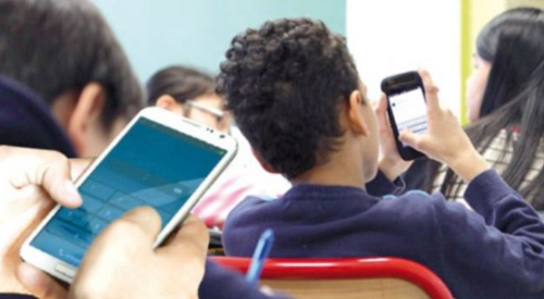 بولندا تتجه لحظر الهواتف الذكية في المدارس ضمن حملة لحماية الأطفال من الإدمان الرقمي 32 بولندا تتجه لحظر الهواتف الذكية في المدارس ضمن حملة لحماية الأطفال من الإدمان الرقمي