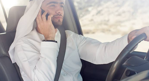 استخدام الهاتف في السيارة يسبب الدوار إليك أفضل الطرق لتقليل الغثيان أثناء التنقل