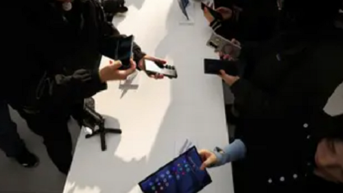 Galaxy Z Fold 8 Ultra يقترب من الكمال تسريب يكشف شاشة بلا أثر للطي 31 Galaxy Z Fold 8 Ultra يقترب من الكمال تسريب يكشف شاشة بلا أثر للطي