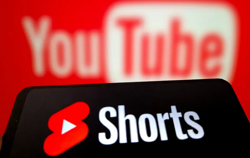 تشغيل Shorts تلقائياً على يوتيوب يزعج المستخدمين. ميزة أم خلل؟