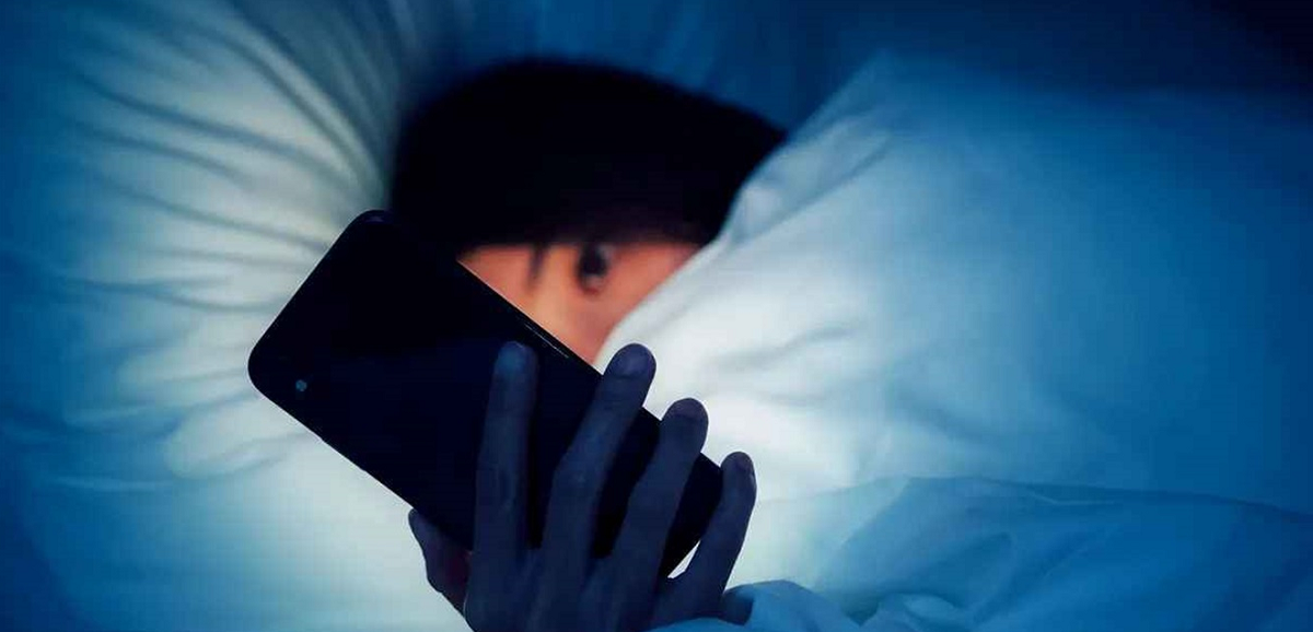 عدد ساعات استخدام الهاتف يوميًا. كم ساعة تكفي للبالغين وما الحد الأقصى؟ 1