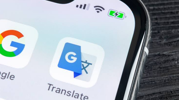 الترجمة الفورية دون اتصال بالإنترنت.. غوغل تطرح الميزة لهواتف Pixel محددة
