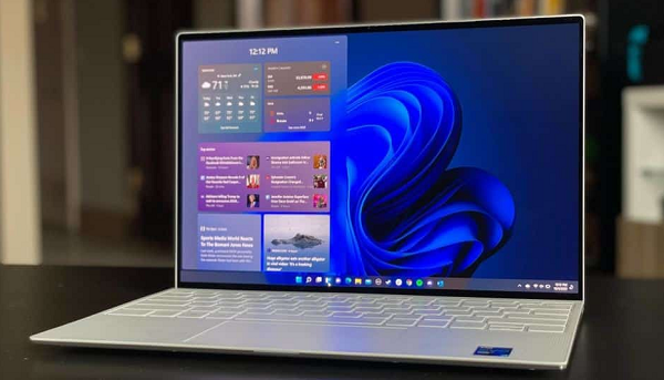 تحديث Windows 11 26H2 يعيد شريط المهام إلى أعلى الشاشة والجانبين