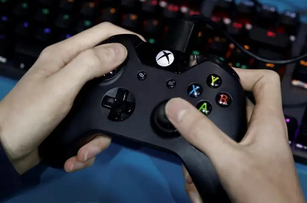 وحدة تحكم Xbox Nano.. مايكروسوفت تطلق أصغر يد ألعاب بسعر 49.99 دولارًا 2 وحدة تحكم Xbox Nano.. مايكروسوفت تطلق أصغر يد ألعاب بسعر 49.99 دولارًا