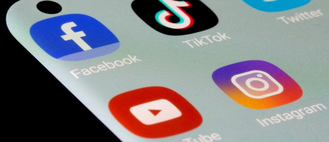 أستراليا تقاضي فيسبوك وتيك توك بسبب حظر مواقع التواصل على القُصّر 1