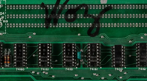 حاسوب Apple I نادر يحقق 1.15 مليون دولار في مزاد بفضل توقيع وزنياك 12 حاسوب Apple I نادر يحقق 1.15 مليون دولار في مزاد بفضل توقيع وزنياك