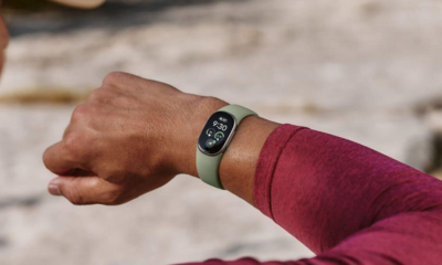سوار Fitbit Edge الجديد. شاشة OLED وبطارية تدوم أسبوعًا 1